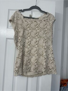 Cream Floral Lace Cap-Sleeve Blouse